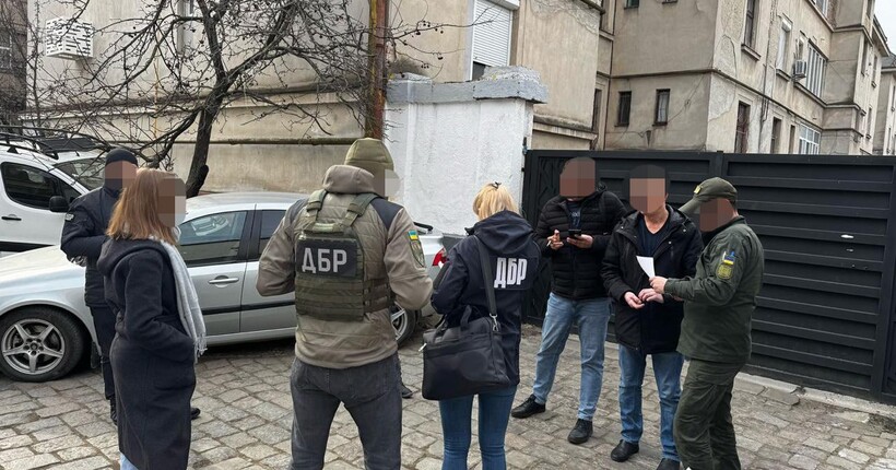 На Закарпатті судитимуть організаторів схеми з переправлення військовозобов’язаних за кордон - ДБР