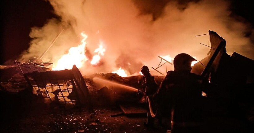 Росіяни атакували Миколаїв: пожежі на підприємствах через БпЛА-удари