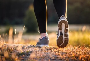 Не 10 000: вчені назвали ідеальну кількість кроків на день