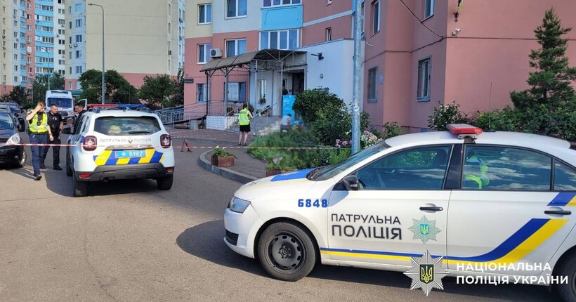 У Києві чотирирічна дитина випала з вікна 21 поверху - поліція