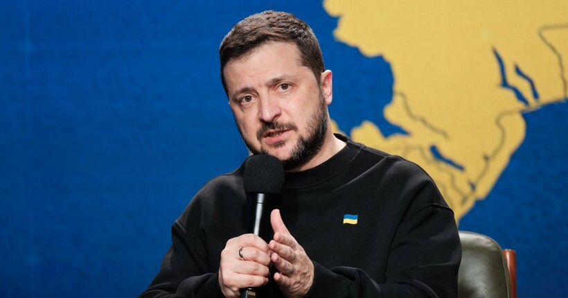Зеленський відповів, чому не обговорили закон про НАБУ і САП до підписання