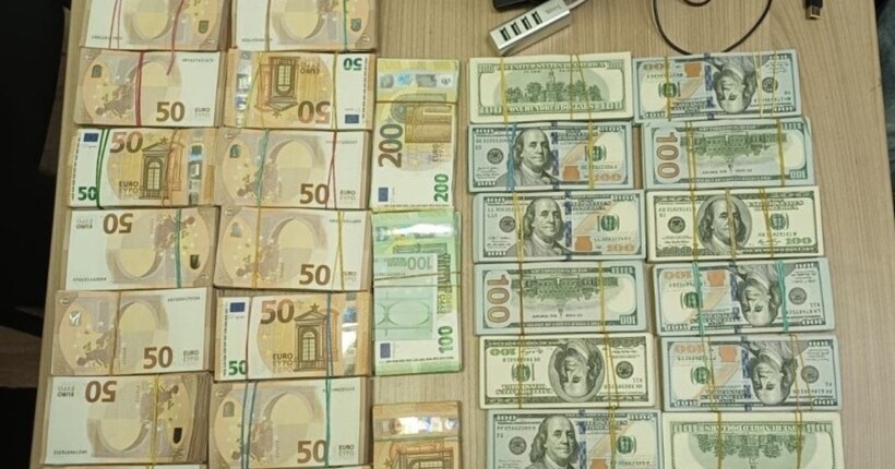 Чоловік намагався вивезти 260 000 незадекларованої валюти з України - ДПСУ
