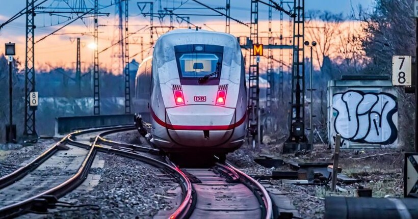 В Німеччині 400 пасажирів поїзда Deutsche Bahn застрягли в тунелі: яка причина
