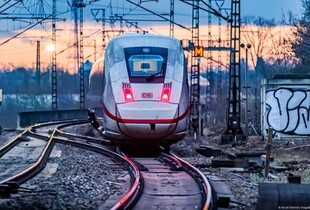 В Німеччині 400 пасажирів застрягли в тунелі поїзда Deutsche Bahn: яка причина