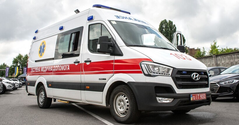 Росіяни вдарили по автобусу з цивільними на Сумщині: є постраждалі