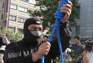Іран стратив двох членів опозиційної організації MEK за участь у нападах на цивільні об'єкти