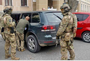 У Кременчуці жінка розбила авто ТЦК: справу можуть передати СБУ