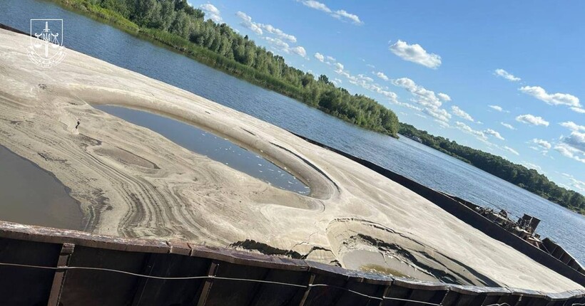 Прокурори передали до суду справу щодо незаконного видобутку піску з Десни на понад 6 млн грн збитків
