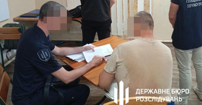 Посадовець Кропивницького ТЦК за $1000 знімав чоловіків із розшуку