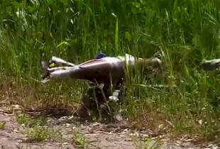 Поліцейські під час евакуації в Покровську знешкодили ворожий дрон (відео)