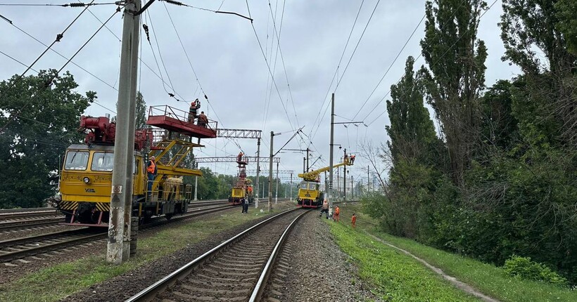 У Києві внаслідок обстрілу пошкоджена залізнична інфраструктура - рух здійснюється тепловозами