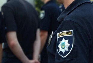 У Житомирі чоловік з ментальним розладом вкусив 17-річну дівчину за обличчя