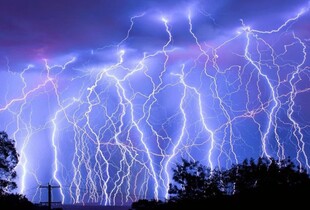 Метеосупутники зафіксували рекордну блискавку, довжиною 880 км