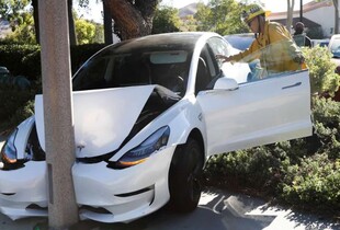 Tesla заплатить $329 млн за смертельну аварію автопілота