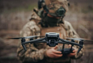Дронарі ЗСУ змусили окупанта здатися у полон на значній відстані від лінії боєзіткнень (відео)