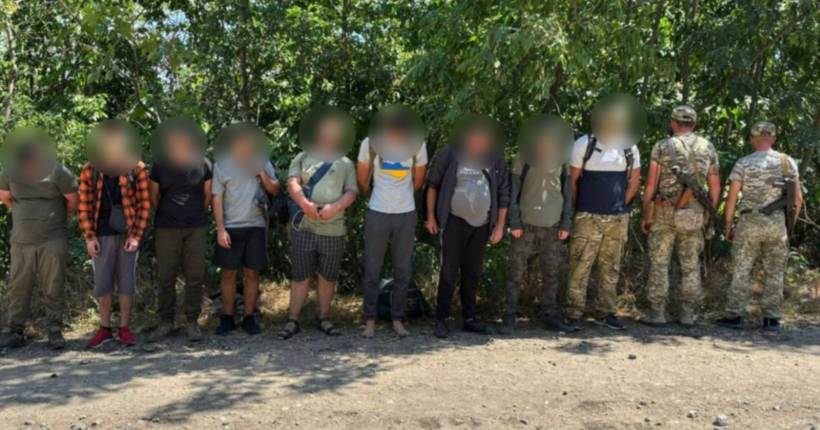 На кордоні затримали дев'ятьох порушників, які намагалися незаконно потрапити у Молдову - ДПСУ 