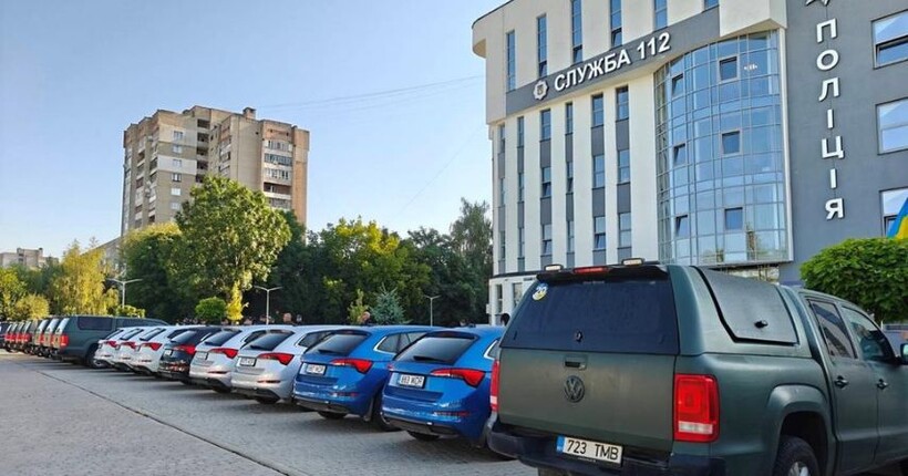 Естонія передала Україні 22 автівки для поліцейських