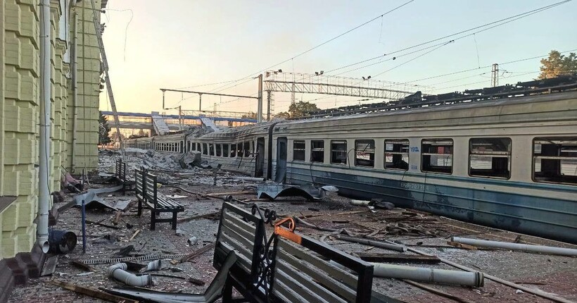 Удар по Лозовій: у ДСНС показали кадри наслідків (фото)