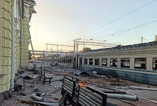 Удар по Лозовій: у ДСНС показали кадри наслідків (фото)