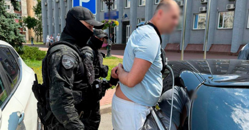 У Києві затримали чоловіка, який за $15 тисяч організовував ухилення від мобілізації
