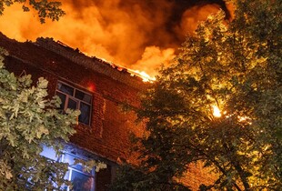 У Харкові після удару дрона спалахнула пожежа на підприємстві (фото)