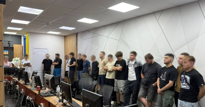 На Дніпропетровщині викрили 31 шахрайський кол-центр