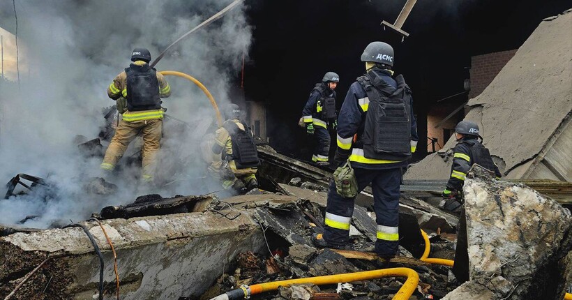 В ДСНС показали наслідки ракетного удару по Дніпру
