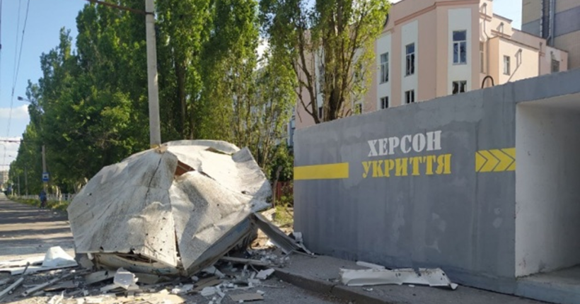 Кількість поранених від удару дрона по автобусу в Херсоні зросла до 16 осіб