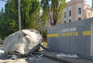 Кількість поранених від удару дрона по автобусу в Херсоні зросла до 16 осіб