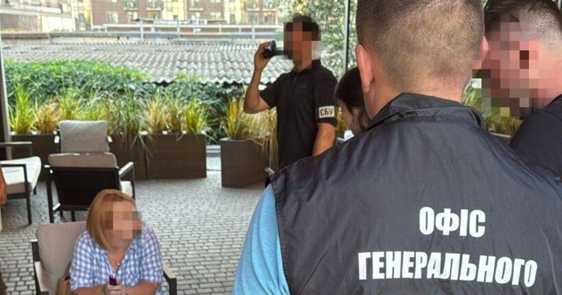 Службовицю Одеської митниці підозрюють у вимаганні понад 270 тисяч гривень хабара