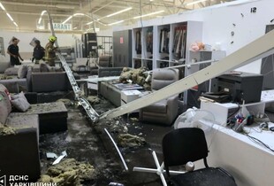 В ДСНС показали наслідки російської атаки дроном по магазину в Харкові (фото)