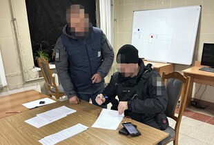У Херсоні суд визнав винним правоохоронця у жорстокому побитті військовослужбовця під час затримання