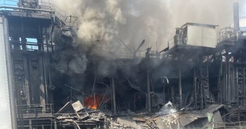 Потужний вибух на заводі US Steel у США: є загиблі, під завалами люди (відео)