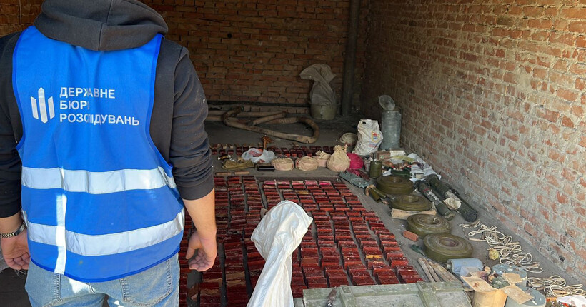 На Кіровоградщині ДБР знайшло схованку з вибухівкою та боєприпасами у гаражі