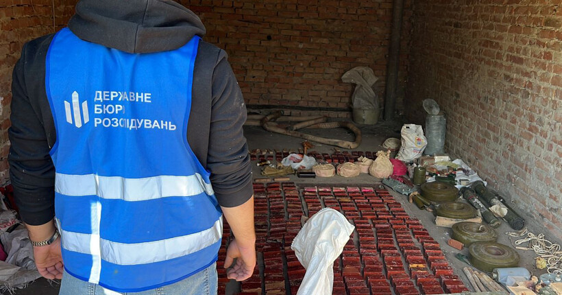 На Кіровоградщині ДБР знайшло схованку з вибухівкою та боєприпасами у гаражі