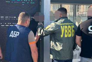 На Закарпатті викрили прикордонника на незаконному переправленні чоловіків призовного віку за кордон