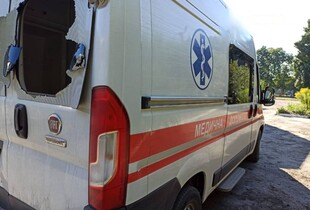 Окупанти дронами атакували цивільну автівку та швидку на Сумщині: загинув чоловік