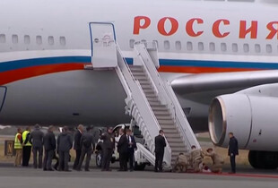 Літак Путіна прибув на Аляску одразу після борту Трампа (відео)