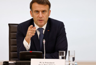 Макрон закликає посилити санкції проти росії у разі провалу мирних переговорів
