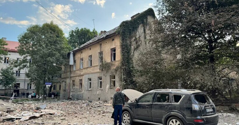 Львів під ударом: пошкоджено десятки будинків, попередньо є поранені
