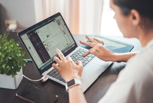 ТОП-14 фраз, яких слід уникати на роботі, щоб вас сприймали серйозно