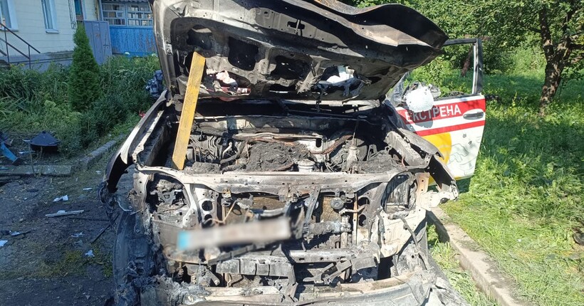 На Сумщині росіяни атакували автомобіль лікарні дронами