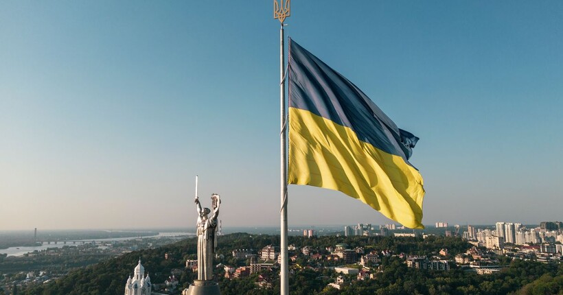 Зеленський: Синьо-жовтий стяг є символом єдності, спасіння та боротьби України