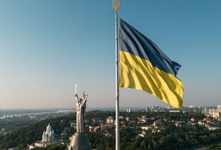 Зеленський: Синьо-жовтий стяг є символом єдності, спасіння та боротьби України