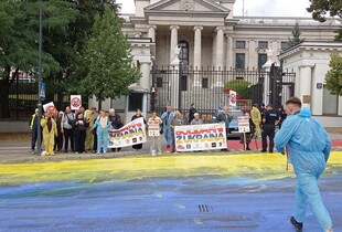 Активісти у Варшаві 