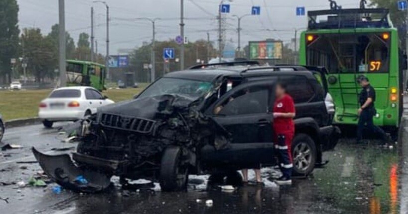 У Харкові сталася потрійна ДТП: постраждали восьмеро людей, серед них підліток