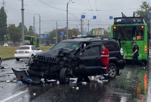 У Харкові сталася потрійна ДТП: постраждали восьмеро людей, серед них підліток