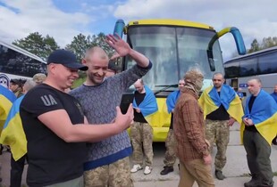 Шмигаль показав відео з обміну полоненими, який відбувся у День незалежності
