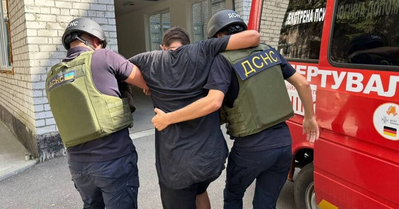 Армія рф обстріляла три райони Дніпропетровщини: постраждав рятувальник (фото)