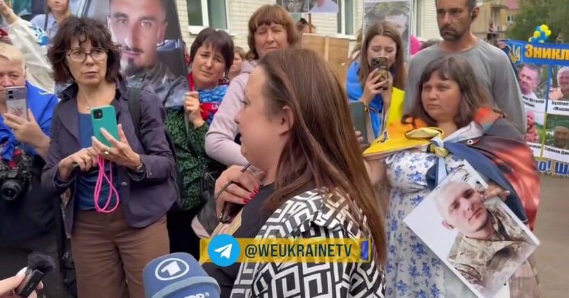 Я робила протягом цих 3,5 років все, щоб його поміняли: розповіла жінка, яка чекала на чоловіка з полону (відео)